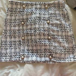 Midi skirt w/ Pearl detail buttons
